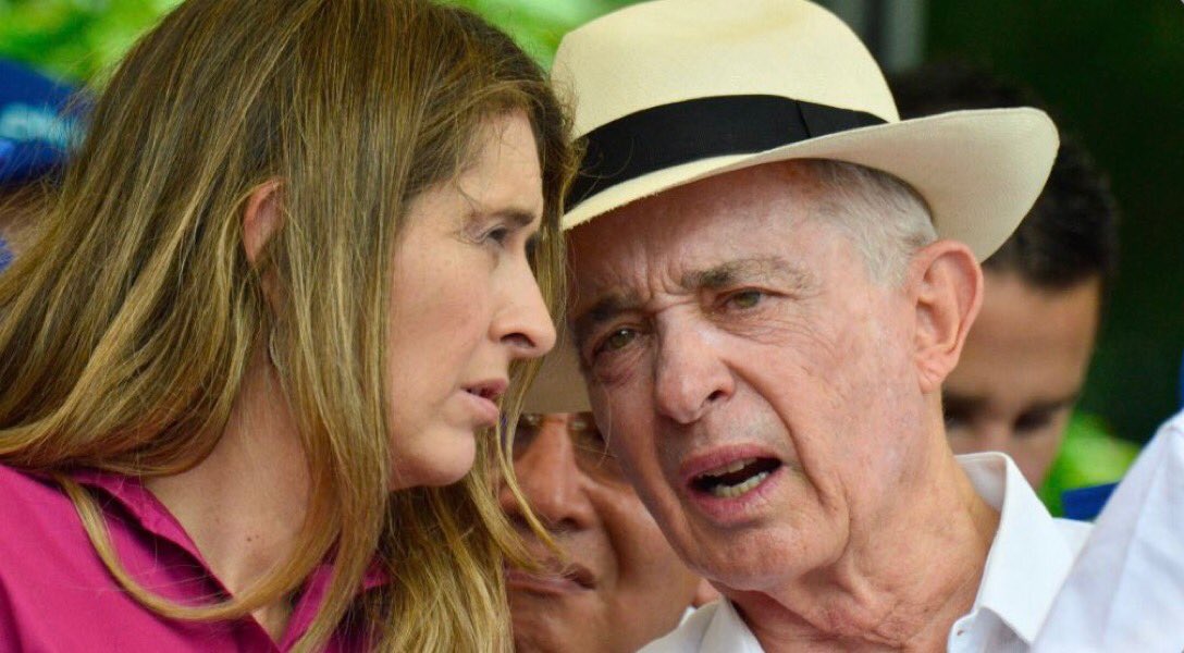 GoezFranco26739's tweet image. Pue le cuento MISERABLE BANDIDA q las Cárceles del País están llenas de sus amigotes,q están pagando cárcel por DELINCUENTES.
La pobreza mental suya cada q vocifera le esta pasando factura por MENTIROSA y PARACA igual a su papá putativo el CRIMINAL GENOCIDA Alvaro Uribe V.