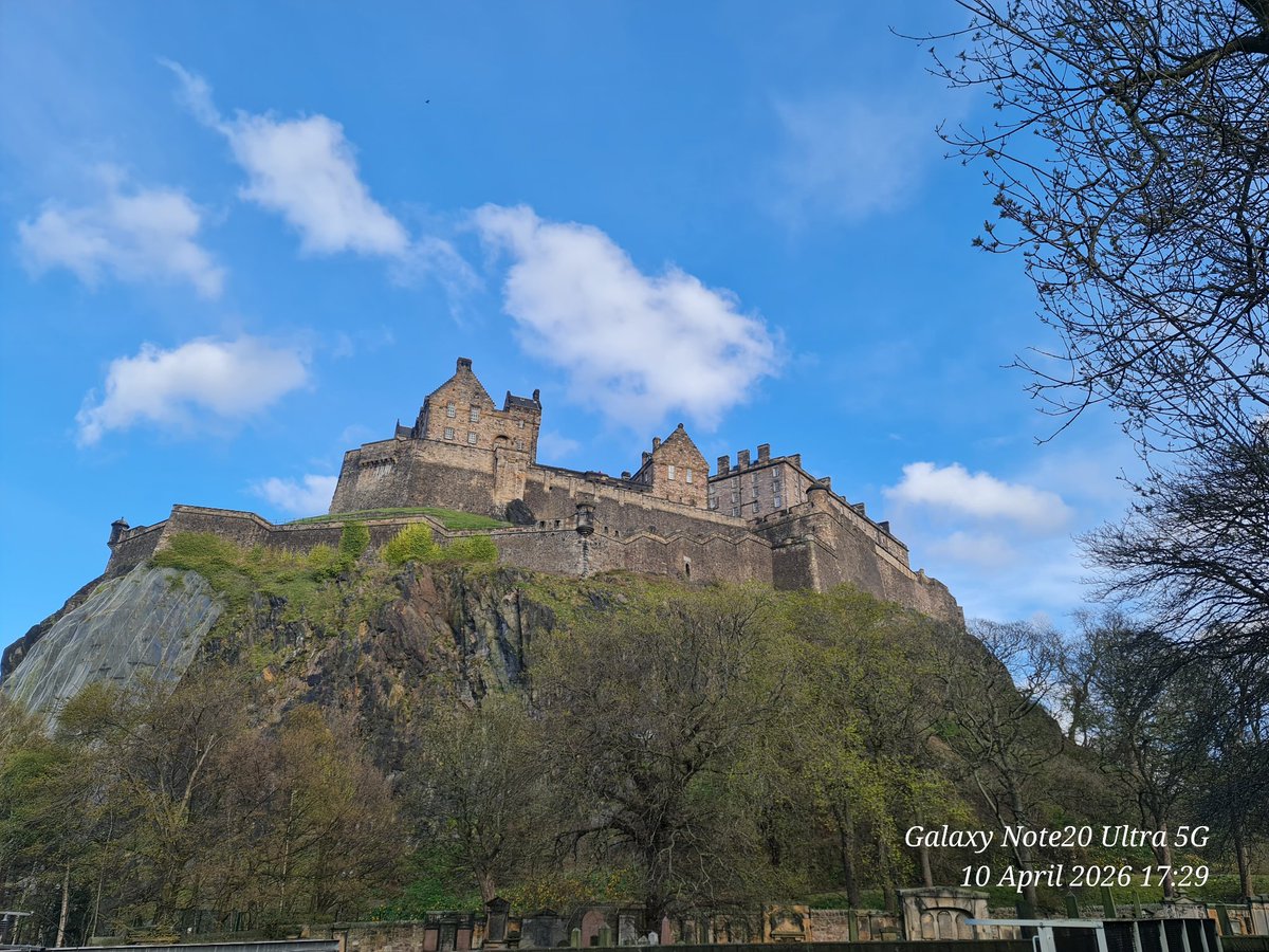 EmmaJanesLife's tweet image. Beautiful #Edinburgh

Nice to be back 😊
