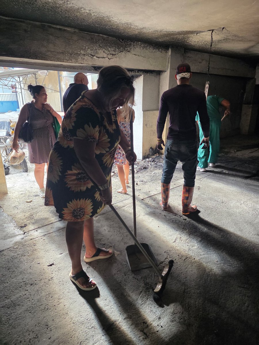 Como era de esperarse, nuevamente vemos reflejada la gran unidad que hay en este  colectivo. Todos como uno solo,  ayudando, todos bajo la guía y ejemplo contaste de nuestra Directora General y la directiva de la empresa, siempre dando ejemplo de sacrificio y constancia. 🇨🇺🇨🇺🇨🇺