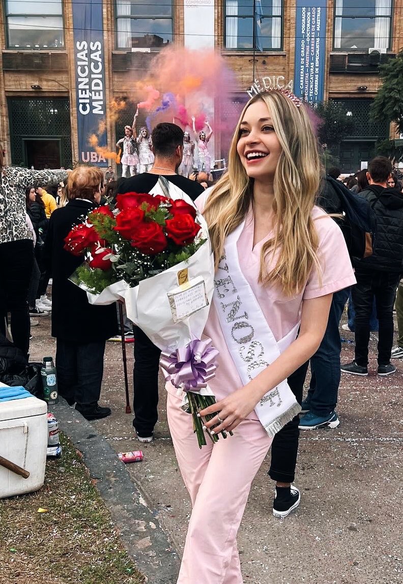 LucreciaDore's tweet photo. @MaruSilvestri No hago carteles pero si vinchitas y banditas y todo lo que se te ocurra ponerte 💘 https://t.co/zW0vhHXCVo