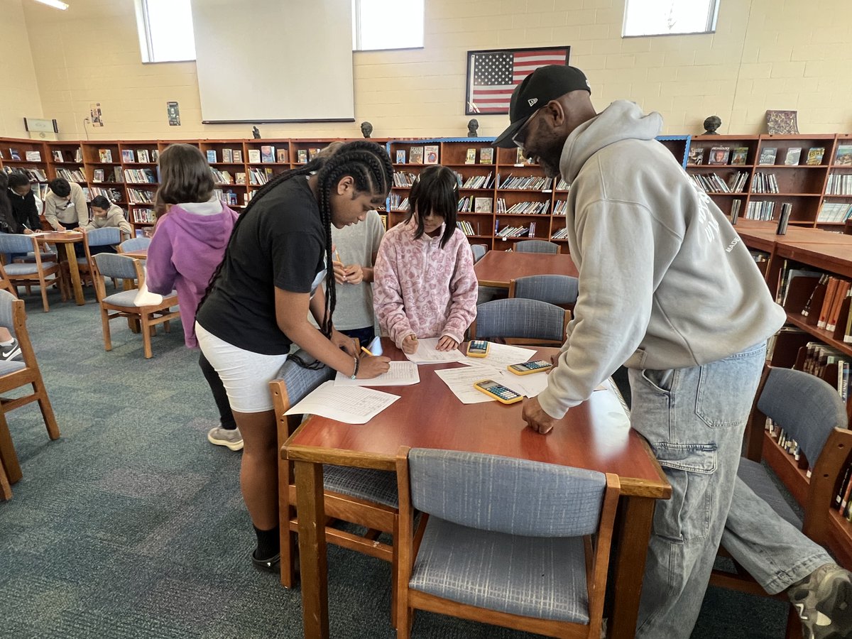 JamestownMiddle's tweet photo. Mr. Gilyardβs 6th grade Tigers took over the media center to explore mean, median & modeβmoving, collaborating, and learning by doing! π·π· Whatβs your favorite hands-on math moment? #MathClass #ActiveLearning https://t.co/OdQg9CfXKO