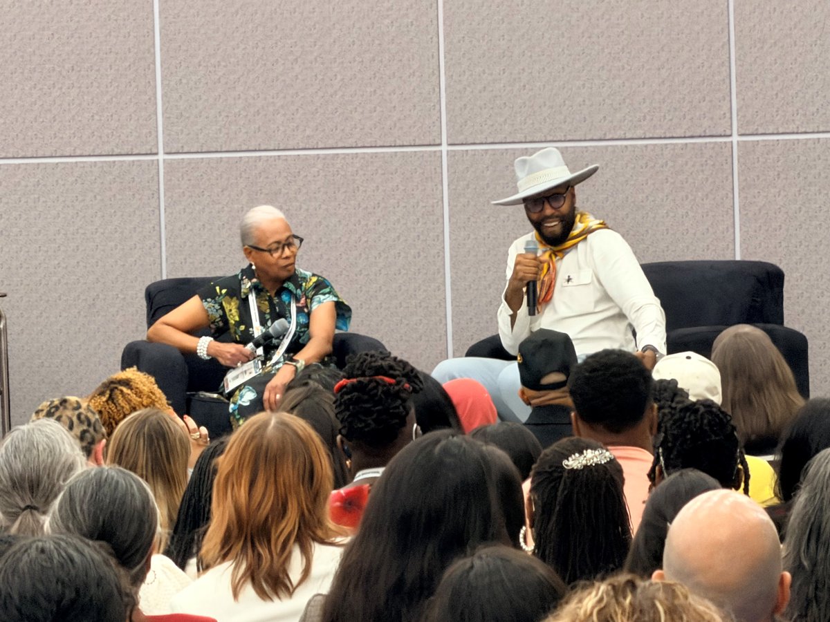 AERA_EdResearch's tweet image. Day 2 highlights from #AERA2026 included the AERA Distinguished Lecture, the Awards Luncheon, and the opening of the Exhibit Hall!