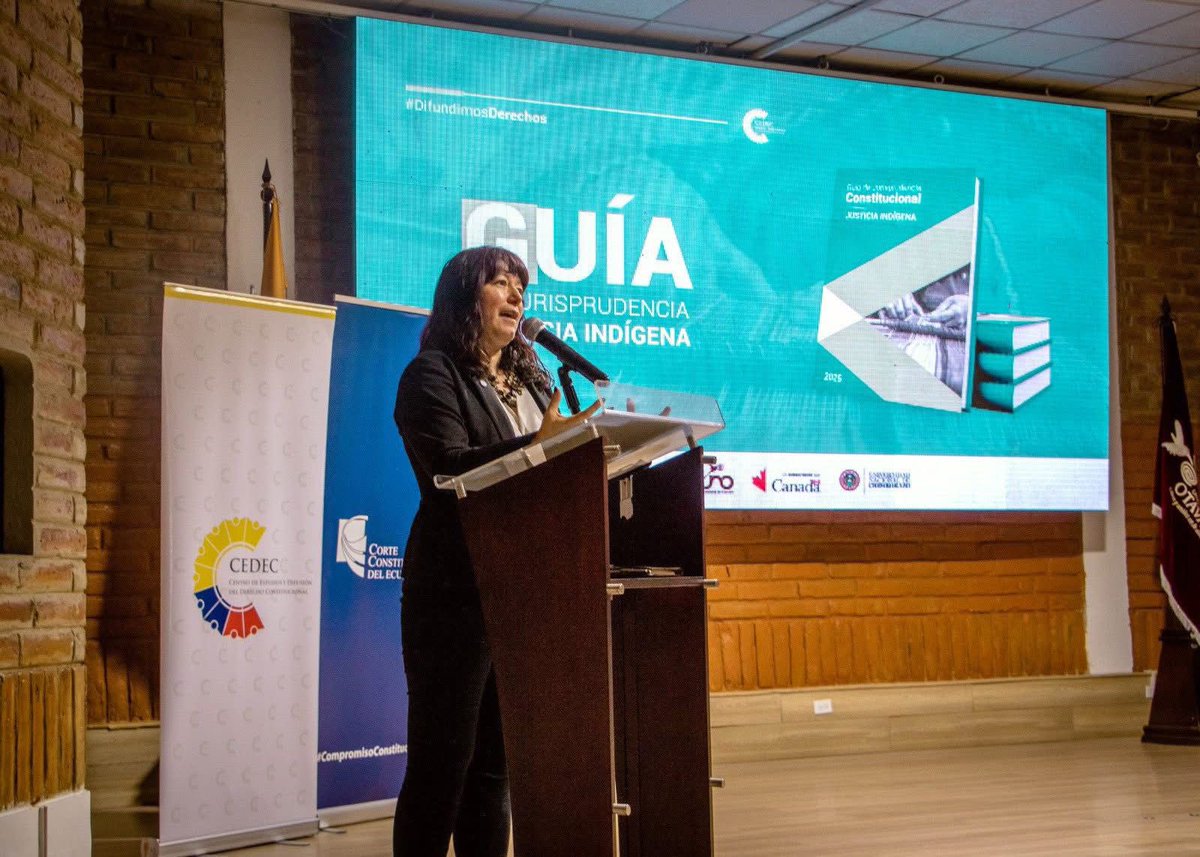 AsoJuecesEc's tweet photo. #AEMAJenlaAcademia ⚖️

La Dra. Mónica Figueroa, Presidenta del Núcleo #Imbabura de la @AsoJuecesEc, participó en el taller de difusión de justicia indígena, organizado por la @CorteConstEcu y el @CedecEcuador, desarrollado en la Universidad de Otavalo @uotavalo 

Este espacio académico fortalece el diálogo intercultural y la comprensión del pluralismo jurídico en el Ecuador.