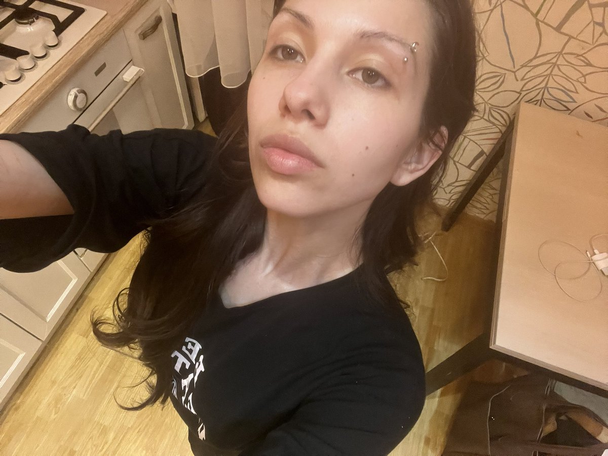 арина tweet media