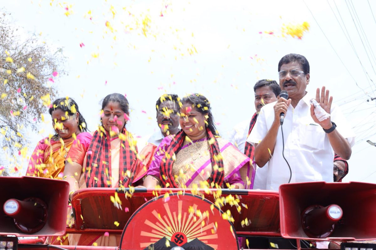 Kavitha_DMK's tweet photo. ஜோலார்பேட்டை சட்டமன்ற தொகுதியின் வெற்றி வேட்பாளர் 🏴🚩 கவிதா தண்டபாணி BA 🏴🚩 அவர்களை ஆதரித்து 

ஜோலார்பேட்டை மேற்கு ஒன்றிய செயலாளர் SK.சதீஷ்குமார் அவர்கள் தலைமையில் 

ஜோலார்பேட்டை மேற்கு ஒன்றிய ஊராட்சிக்கு உட்பட்ட  உள்ளிட்ட பகுதிகளில் தீவிர வாக்கு சேகரித்து சிறப்புரையாற்றினார் https://t.co/CaNwyn339c