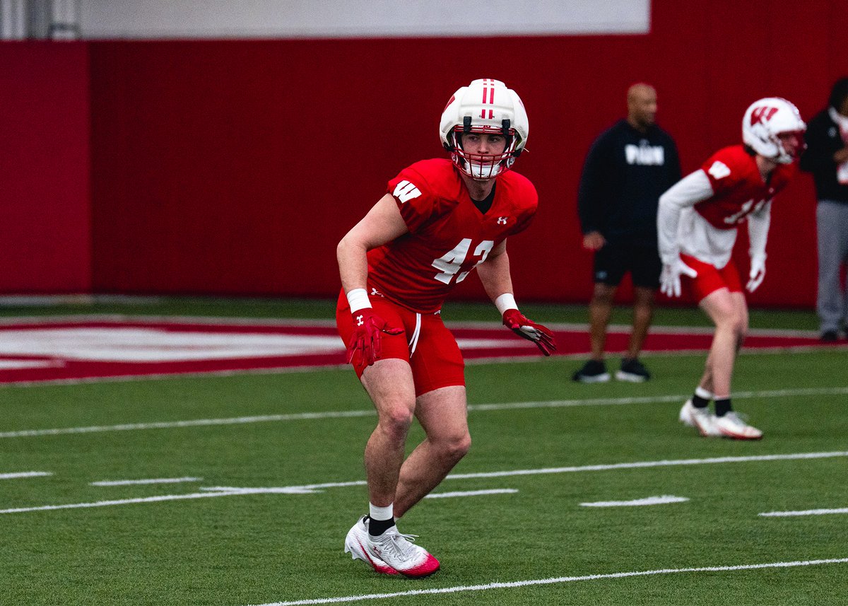 Wisconsin Football tweet media