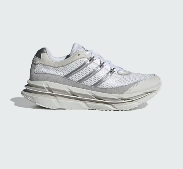 Heskicks tweet media