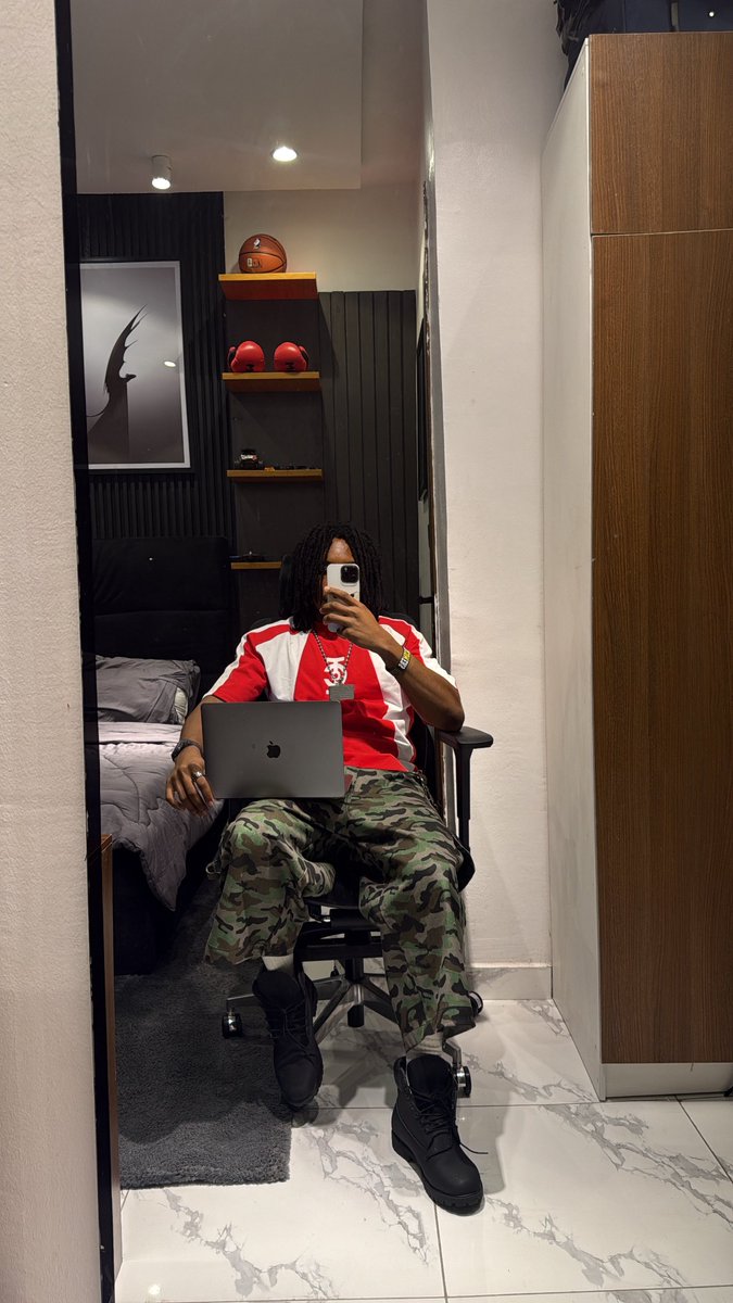 valking ♔ tweet media