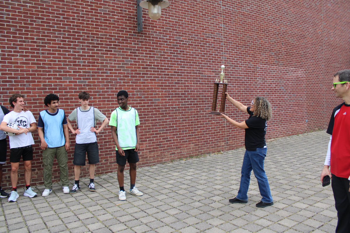 Signature School tweet media