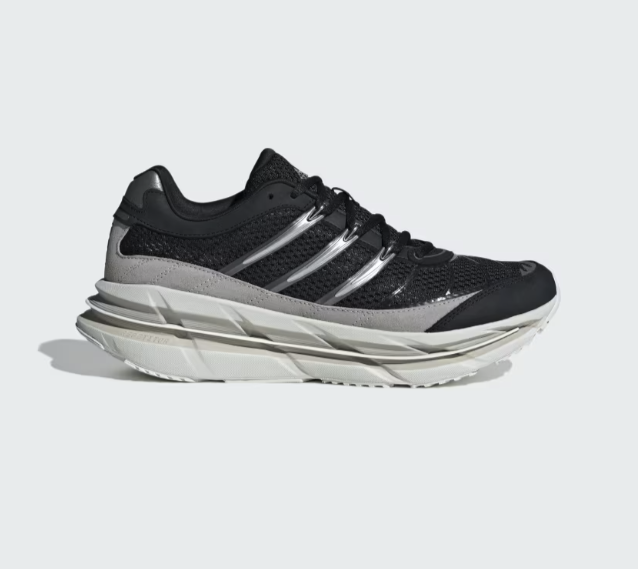 Heskicks tweet media