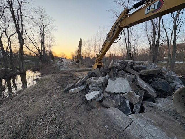 Work is well underway on the Cleveland Street bridge replacement project in Crockery Township! Crews have been working this week to remove the old bridge and prepare the site for the new structure.

Thanks for your patience as this project moves forward!