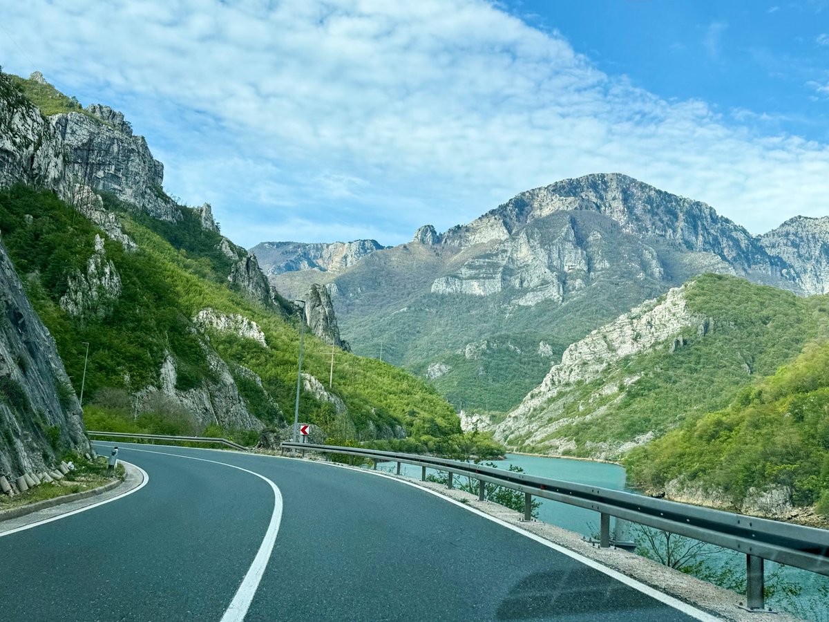 HBasic tweet media