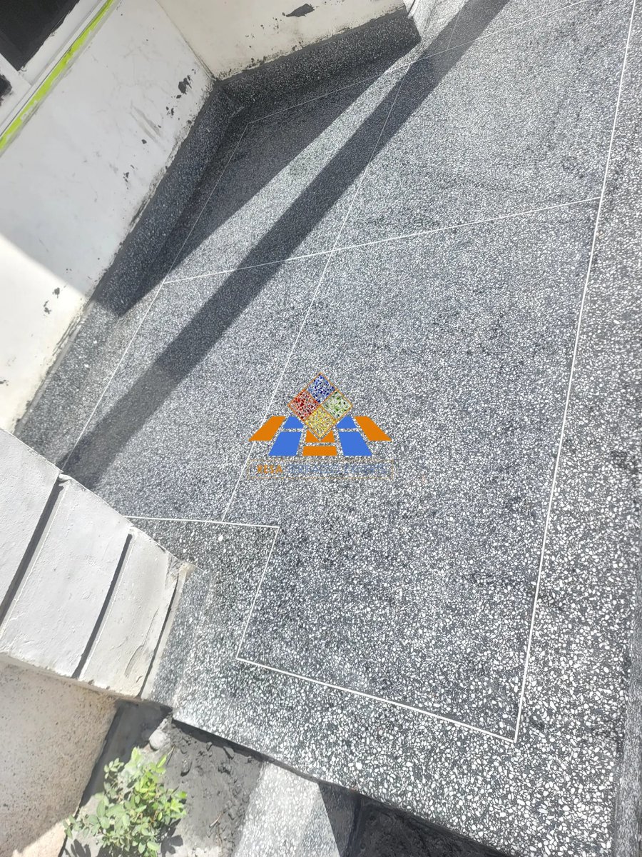 resaterrazo's tweet image. Black terrazzo done right 🖤✨
From rough to a flawless mirror shine — quality you can see, durability you can trust.
📞 0757 838 008
#Terrazzo #Flooring #Construction #Uganda #BeforeAndAfter