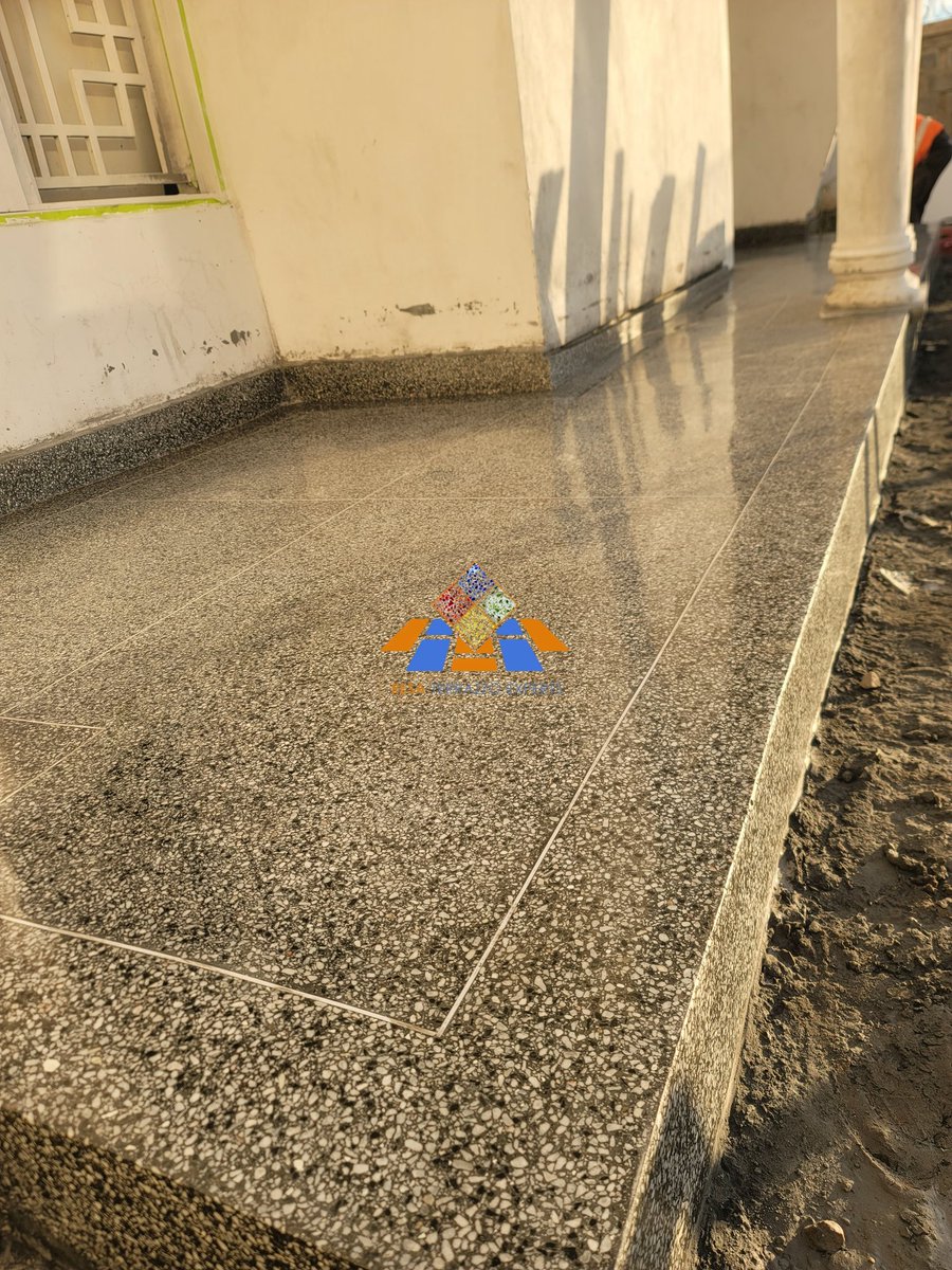 resaterrazo's tweet image. Black terrazzo done right 🖤✨
From rough to a flawless mirror shine — quality you can see, durability you can trust.
📞 0757 838 008
#Terrazzo #Flooring #Construction #Uganda #BeforeAndAfter