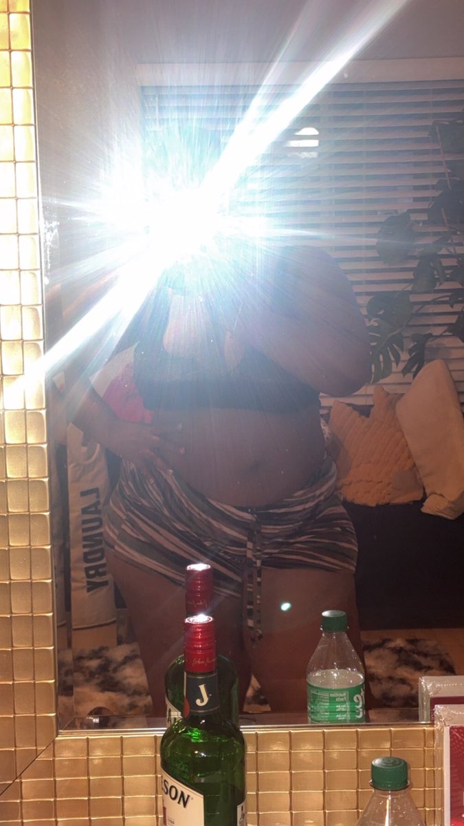 1mstiffanyy's tweet image. Lights on lights off 🌈💡

#wlw
#explore 
#vegas 
#THICK