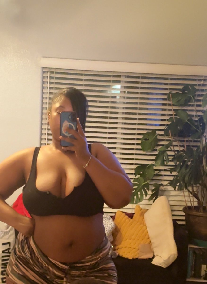 1mstiffanyy's tweet image. Lights on lights off 🌈💡

#wlw
#explore 
#vegas 
#THICK