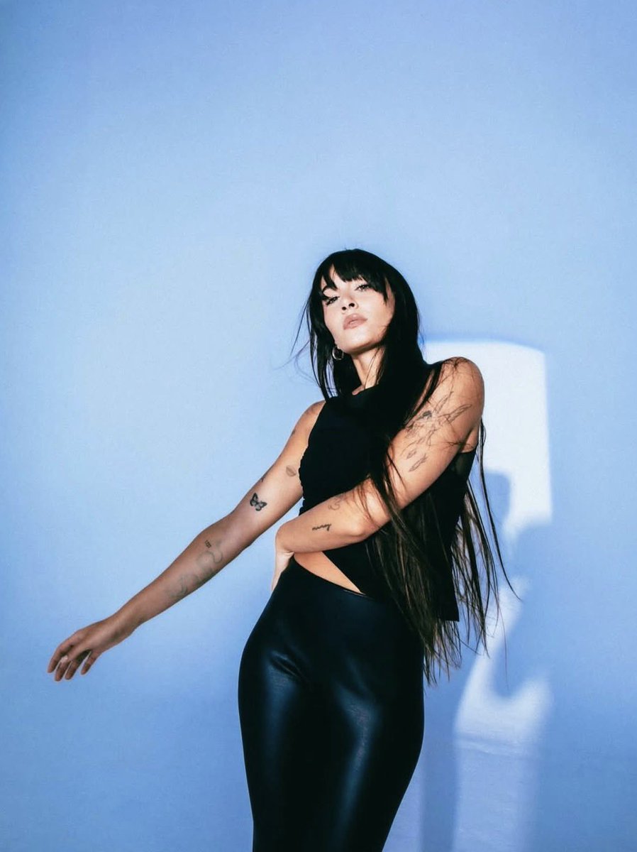 Aitana a confirmé que « IGUAL (=) » fera partie de la setlist du #CUARTOAZULWORLDTOUR 💙 

Nous avons hâte de la chanter à Paris 🇫🇷