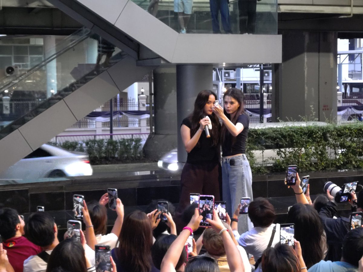 jom_ny's tweet photo. 🥰

FB SONGKRAN WITH CTW
#CTWSongkran26xFreenBecky
#ฟรีนเบค #FreenBecky 
#srchafreen #beckysangels https://t.co/SwQHVVEonQ