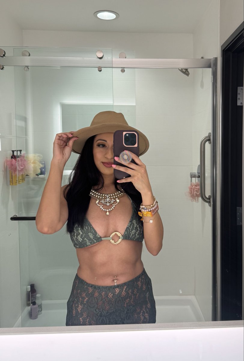 Molly Margarita tweet media