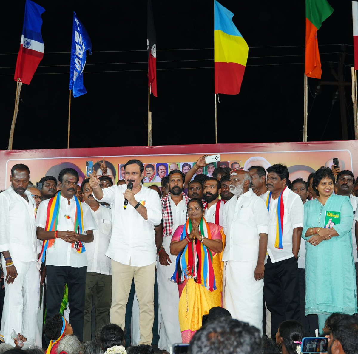 draramadoss's tweet image. அஇஅதிமுக தலைமையிலான, தேசிய ஜனநாயக கூட்டணியில், விழுப்புரம் சட்டமன்றத் தொகுதி அதிமுக வேட்பாளர், விஜயா சுரேஷ்பாபு அவர்களை ஆதரித்து, இரட்டை இலை சின்னத்தில் வாக்கு சேகரித்து, விழுப்புரத்தில் தேர்தல் பரப்புரை செய்த போது.!

#election2026 | #PMK | #NDA