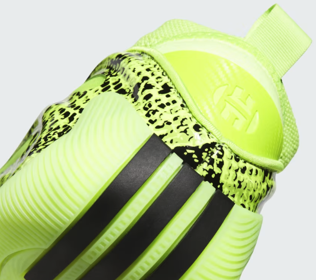 Heskicks tweet media