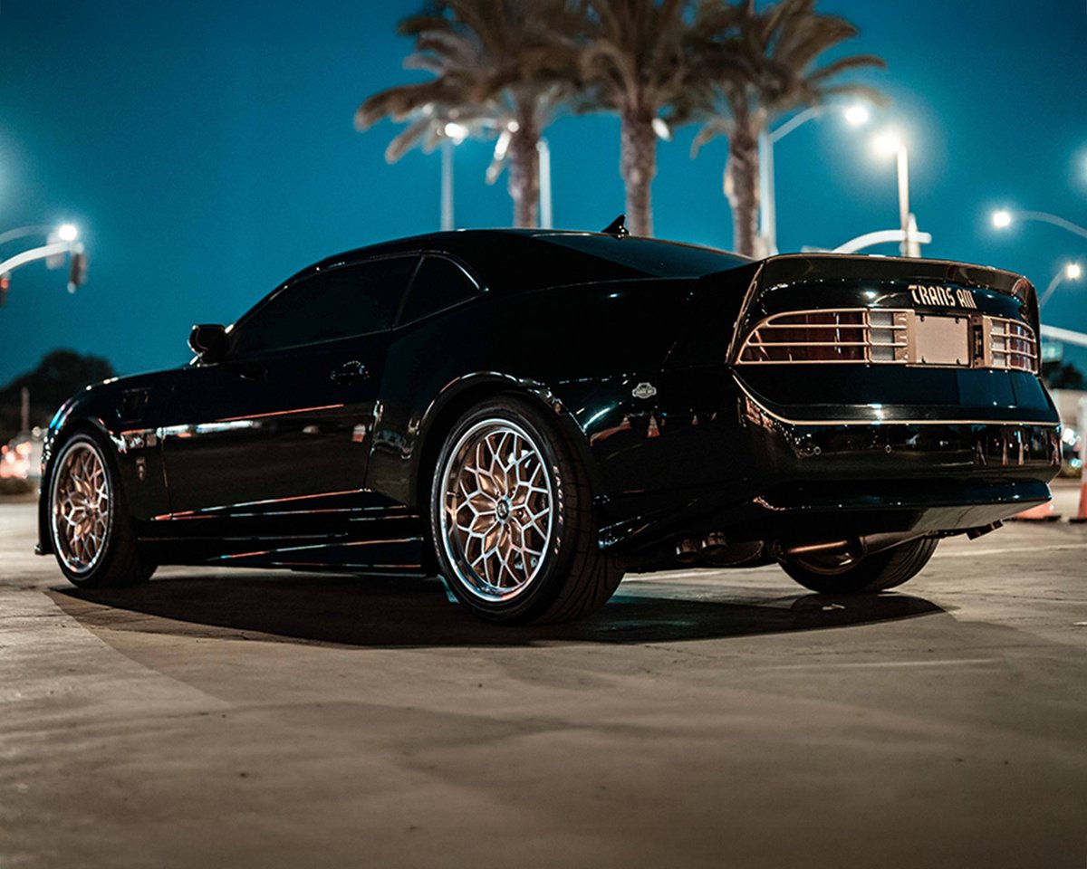 Barrett_Jackson's tweet image. A throwback that knows exactly what it’s doing. This 2015 @chevrolet #Camaro #TransAm Bandit Edition, previously owned by comedian @fluffyguy, is powered by a 6.2-liter V8 engine. Selling with No Reserve at the 2026 #PalmBeach Auction.

Learn more: bit.ly/PB26TW-2015Che…