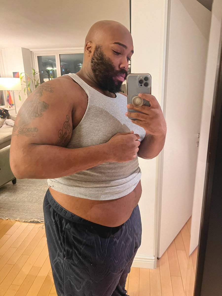 TheDerekFrazier's tweet image. it’s fat boy friday 😛 #fbf - instagram.com/thederekfrazie…