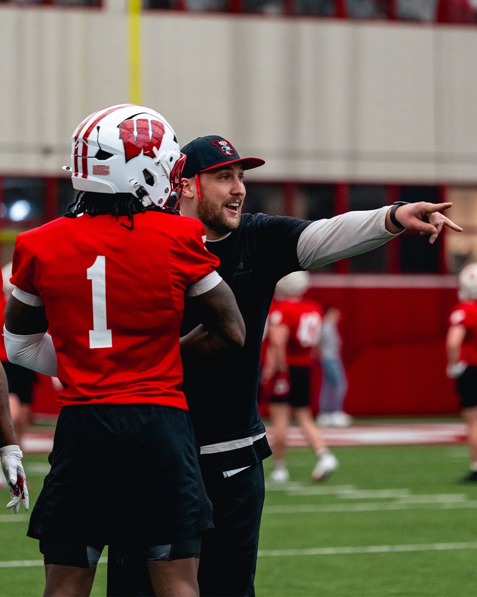 Wisconsin Football tweet media