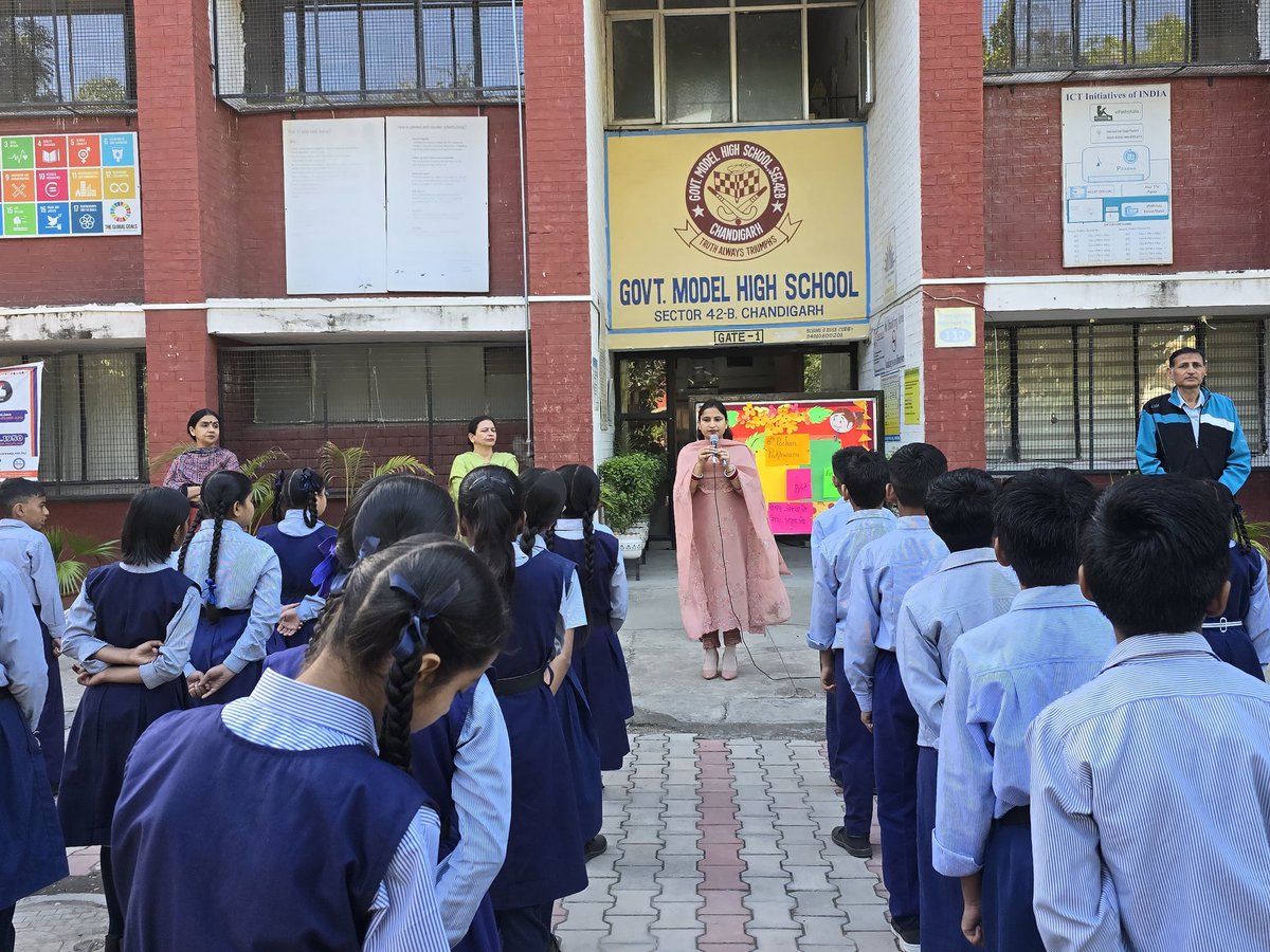 gmhs42's tweet photo. Activities under #PoshanPakhwada were successfully conducted
Pledge on healthy eating
Session on nutrition &amp; balanced diet
My Healthy Plate chart making
Organized with support of Miss Shivani &amp; Miss Kuldeep under guidance of Head Ma’am Navdeep Kaur. 
@SchoolEduChd 
@MoHFW_INDIA https://t.co/jBVQZZ4250