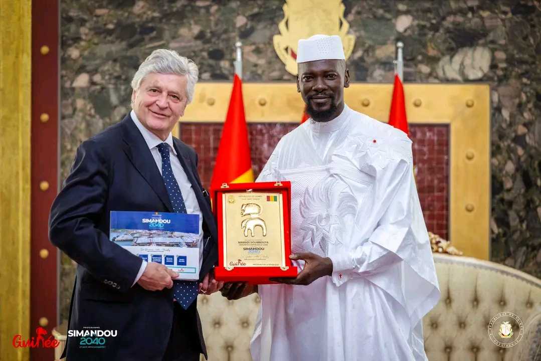 VisionGuinee's tweet image. Partenariat gagnant-gagnant : ‘’la présence de la France en Guinée est très importante’’, assure le ministre Nicolas Forissier visionguinee.info/partenariat-ga… #Kibaro #FridayReads #Cooperation