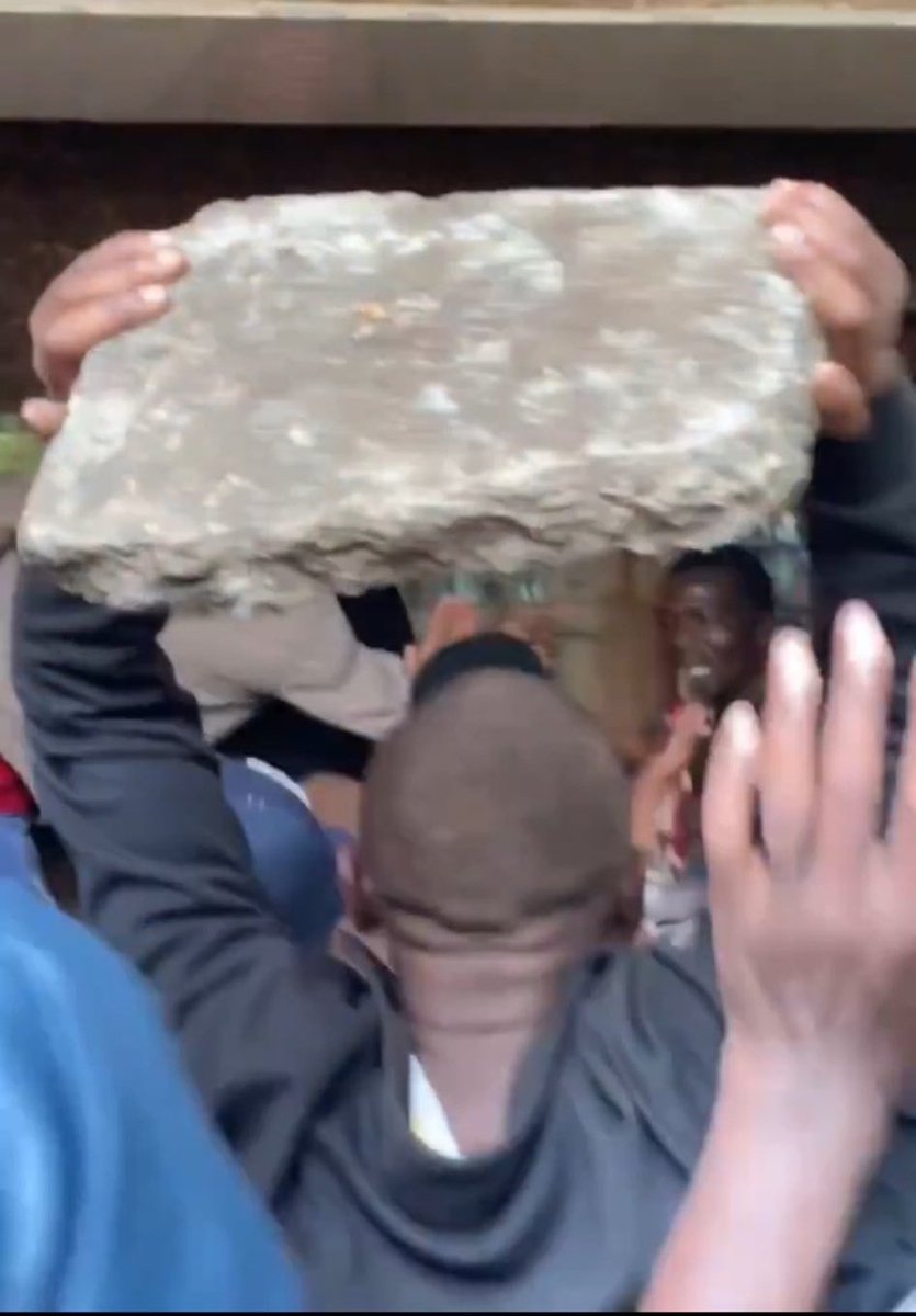 Karebura tweet media