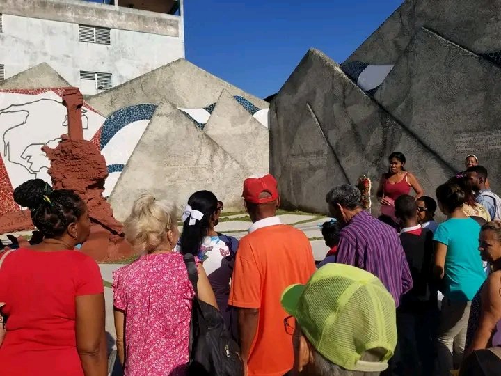 La Unión de Historiadores de Cuba, la Sociedad Cultural José Martí y la Asociación de combatientes junto a los compañeros del Centro Provincial de Patrimonio en Guantánamo, conmemoran 131 aniversario del Desembarco de José Martí y Máximo Gómez por Playitas de Cajobabo.