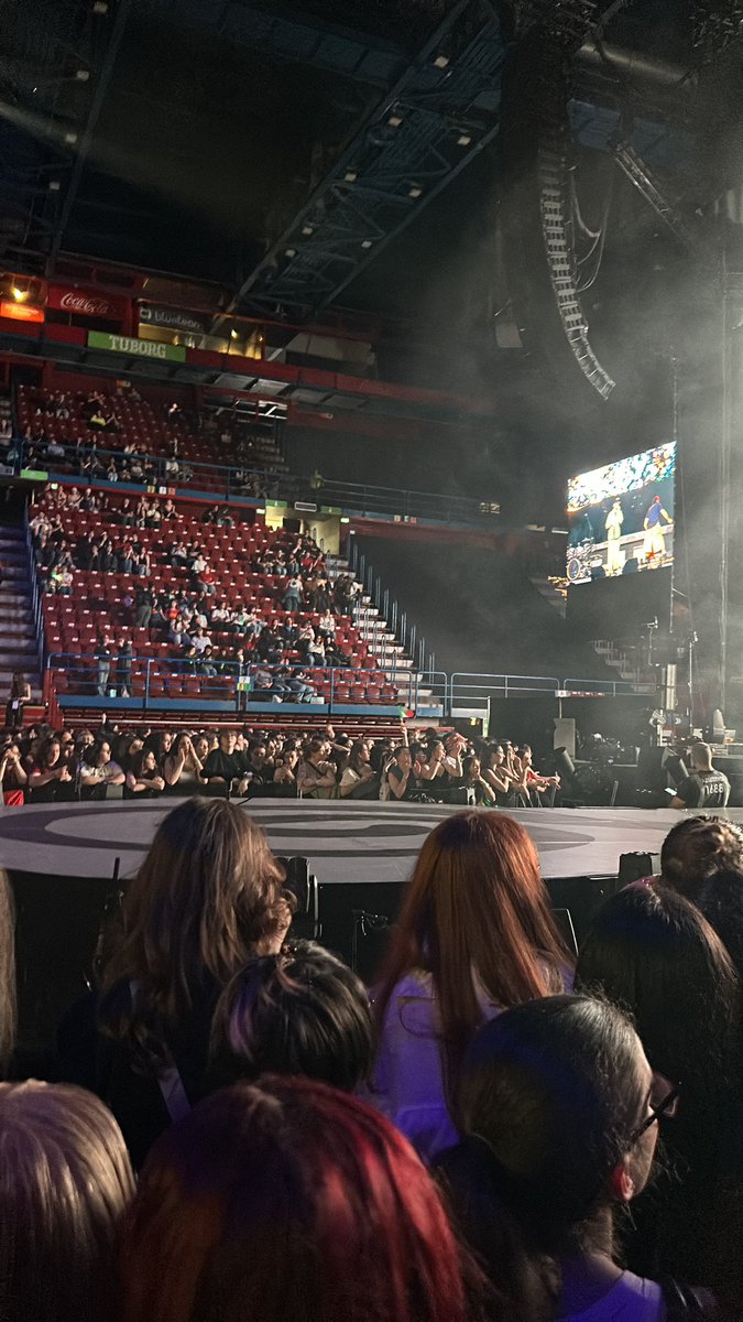 eleonora ❦ ❀ ♒︎ tweet media