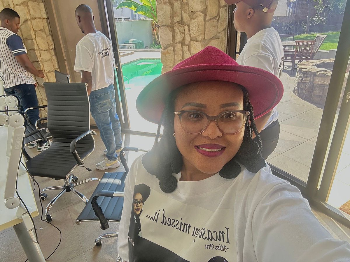 Miss Ziprusha tweet media