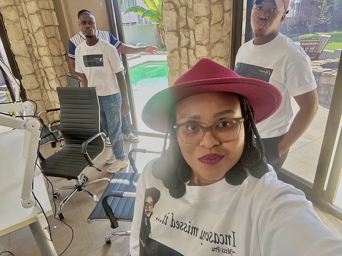 Miss Ziprusha tweet media