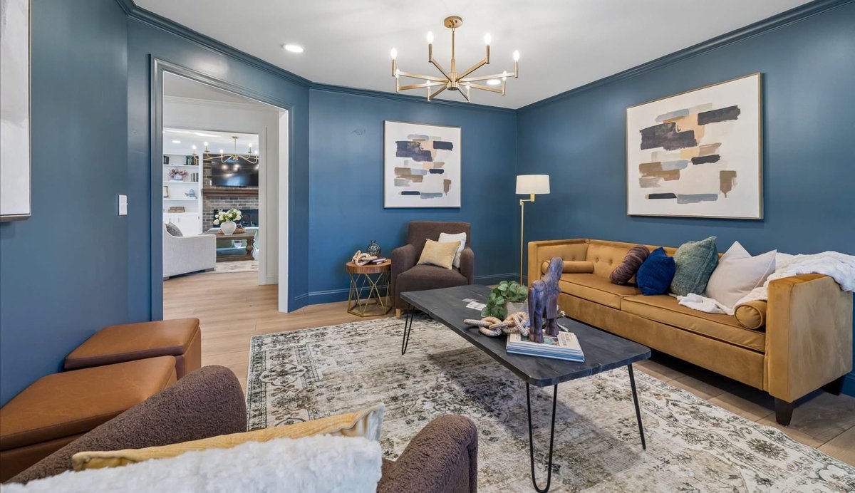 webbhomestaging's tweet image. Feeling blue… in the best way. This living room is all about creating a space buyers can instantly feel at home in. Check our website to learn more and for a free staging quote: webbhomestaging.com/quote.html
Staging by Webb Home Staging, LLC. #staging #stagingsells #stagingtips