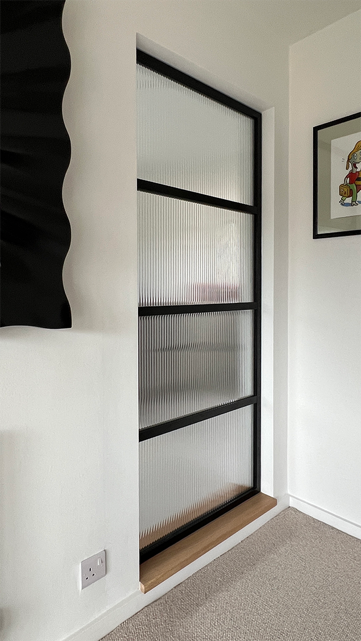 WarwickGlass's tweet photo. Another stunning install by Warwick Glass ✨

Origin OI-30 internal screen with reeded glass—bringing light, privacy &amp; steel-look style 🖤

Made in Britain 🇬🇧 with a 20-year guarantee 🛠️ Matching doors available 🚪

See below 👇

#WarwickGlass #InternalGlazing #HomeImprovement https://t.co/0fRorieJh4