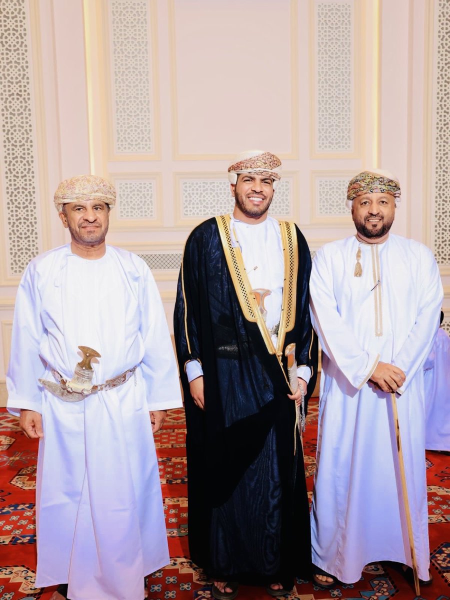 IB_ALMAHDAWI's tweet photo. سعدت بحضور عقد قران أحمد بن صالح بن خلف المعولي ونسئل الله أن يرزقهم الحب والمودة والرحمة، وان يجعل حياتهم كلها سعادة وهناء  اللهم آمين 🌹👋🏽 https://t.co/q5kXyA1lqB