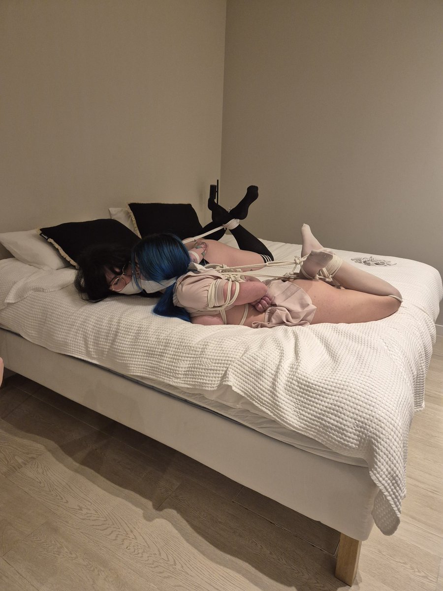 FrenchBondage tweet media