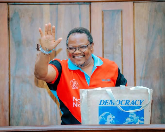 AmonNtinda's tweet photo. Siasa za manyanyaso hazi leti afya kwa taifa letu,mwachieni huyu father. https://t.co/N3h6hAqRRT