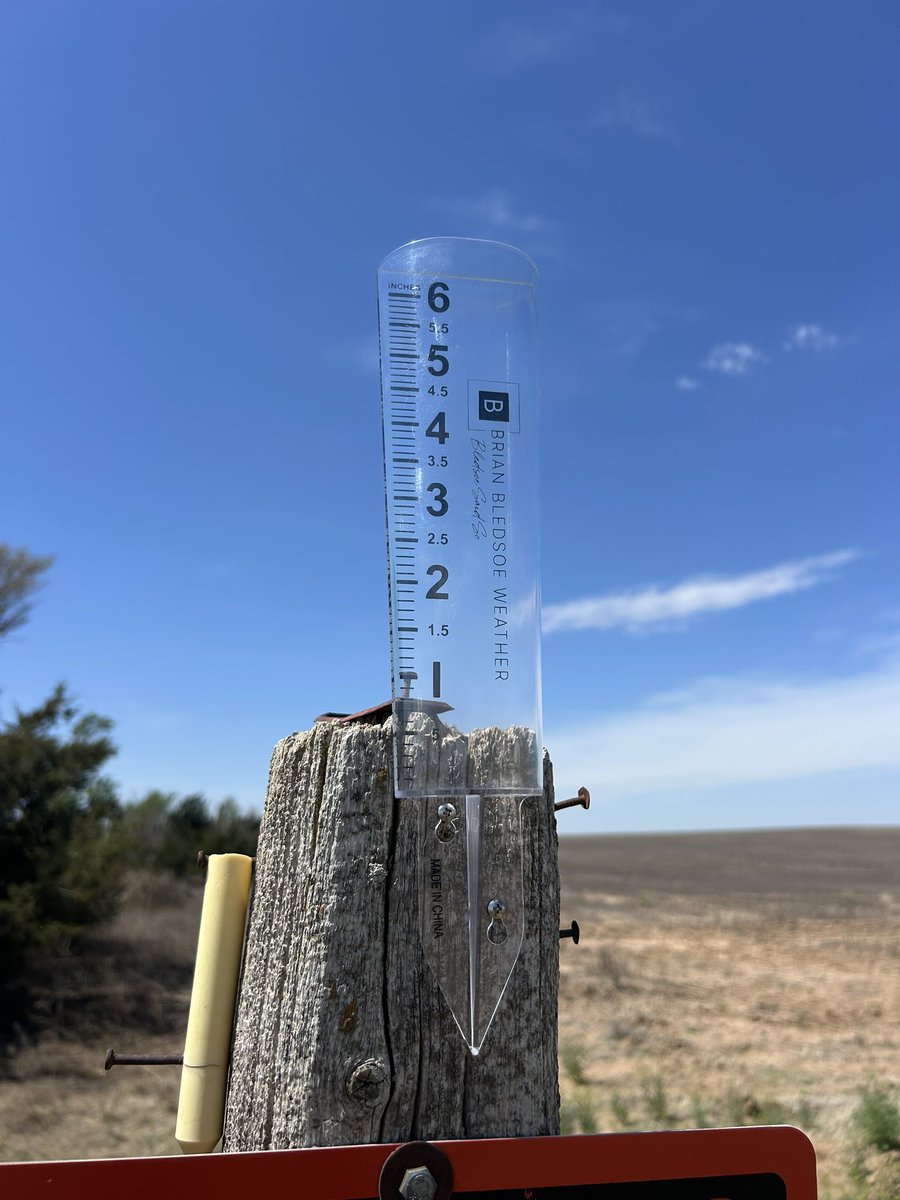 BrianBledsoe's tweet image. How @AMillershaski started Thursday afternoon and how he finished Friday morning. A lot of us are dealing with #drought, but it can still rain in “tomorrow country”. We’ll get there…we always do 👊🏻#desertfarmers #kswx
