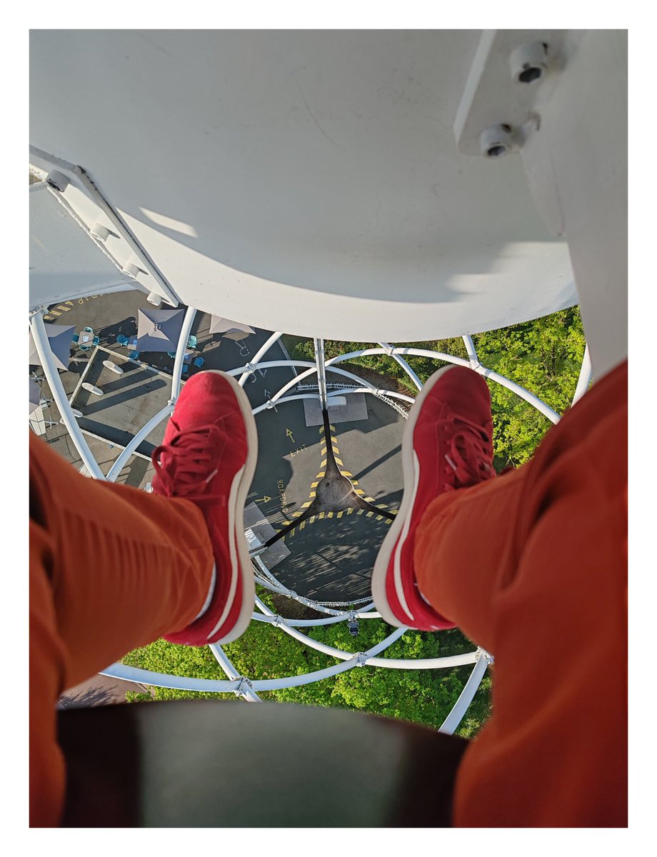 BlackBird87000's tweet image. Bonsoir! #Futuroscope #AeroBar