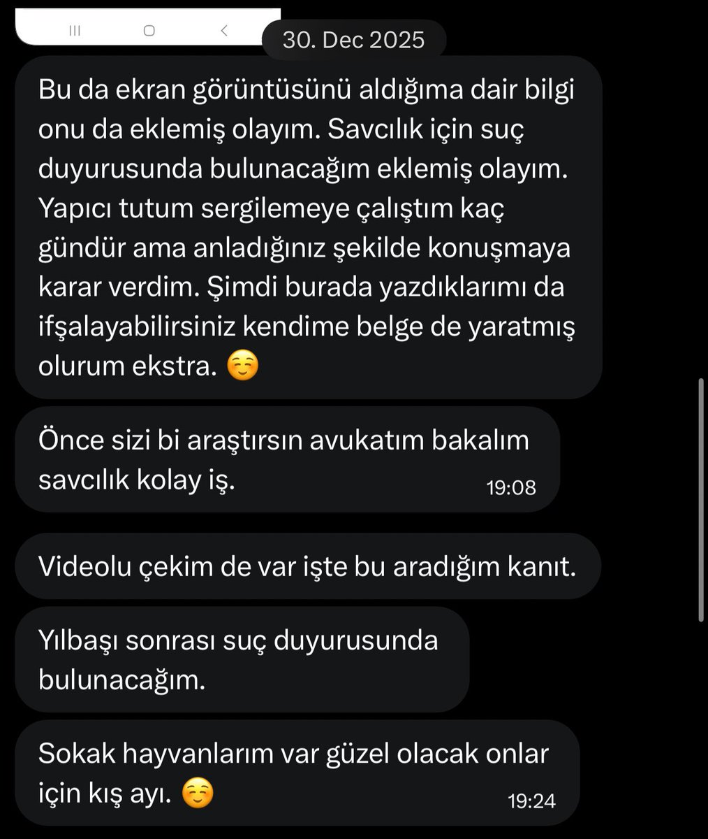 velourika tweet media