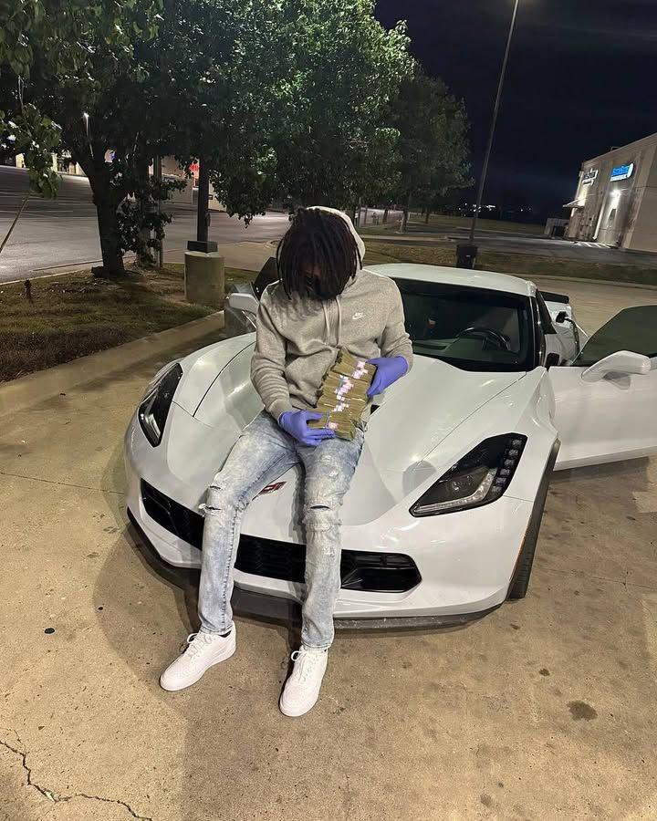 btc_drake's tweet photo. Never going back broke 🦅🍞💰 https://t.co/FnPBqRRfEX