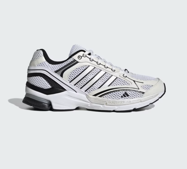 Heskicks tweet media