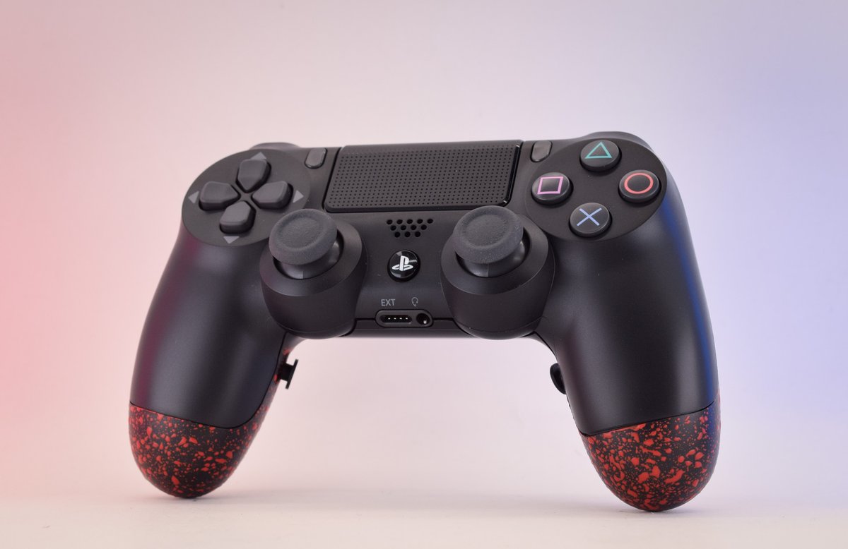 DemonWorkshop's tweet image. PS4 build en route to @HxrrryH 😈🎮

Equipped with: 
• 2 Demon Rear Buttons
• Demon Bumpers &amp;amp; Triggers
• 2x TMRs
• USB-C Conversion