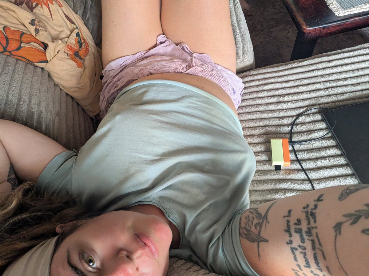 SirenChelsea's tweet photo. My favorite part of being me, I'm authentic. I am naturally dominant, comfortable in my own skin and love wearing PJs all day and decorating. This isn't a performance, it's me. https://t.co/voQnr1SHev