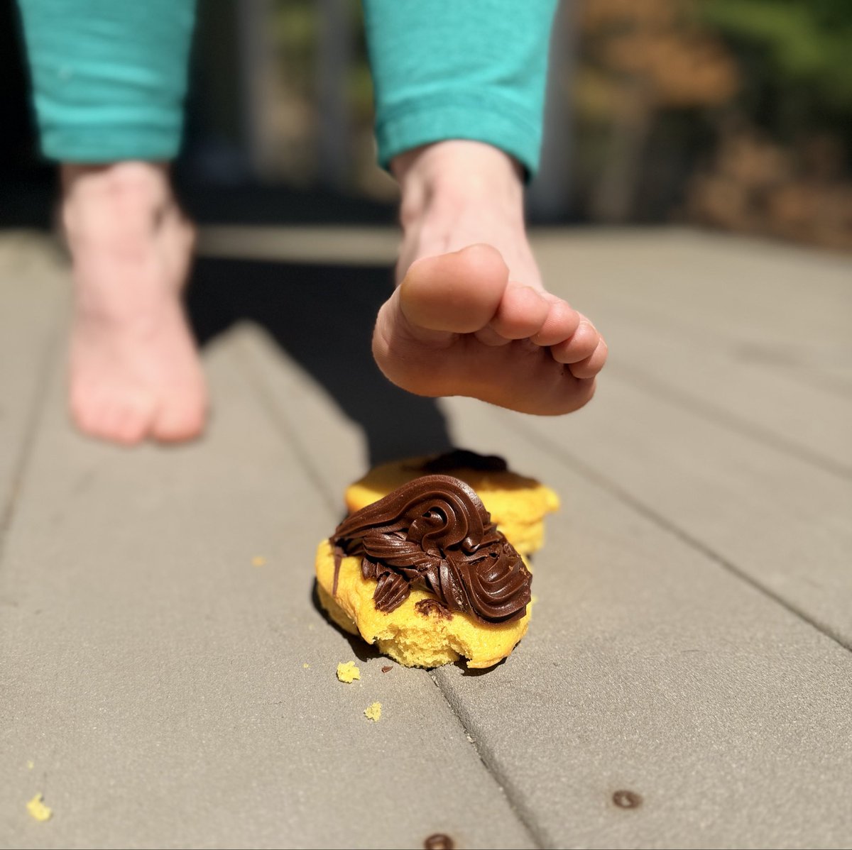 ifyourgentle's tweet photo. I might make a little mess today… 💭
filming some content…
you can check out my profile for links if you want 💙 #feet #barefoot #tease #messy https://t.co/aA5UJCWGvf