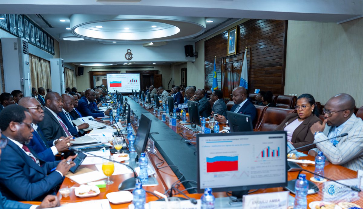BCC_RDC's tweet image. Le Comité de Politique Monétaire de la Banque Centrale du Congo s’est réuni ce 09 avril 2026 sous la présidence du Gouverneur André Wameso Nkualoloki.

👉 Objectif : analyser la conjoncture et définir les orientations monétaires.

#BCC #CPM
