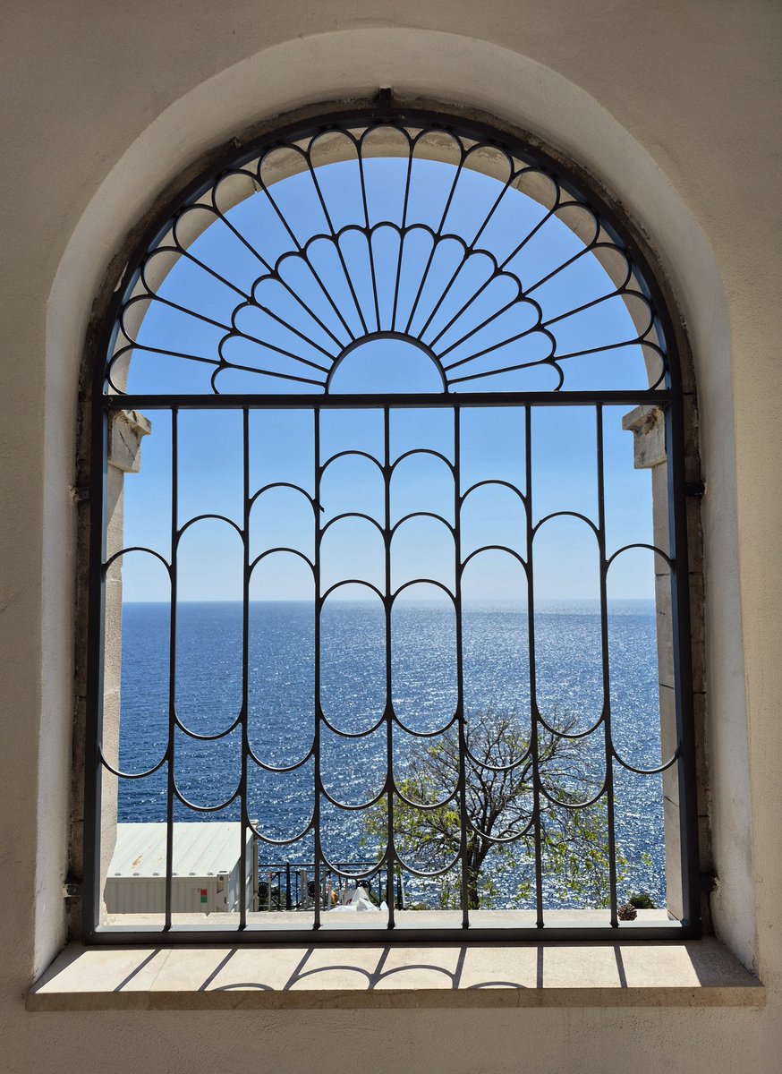 ToursDubrovnik's tweet image. Can sharks be found in Croatia's waters? The short answer is YES 🏝
#Holidays #jaws #croatia #dubrovnik #TravelTips